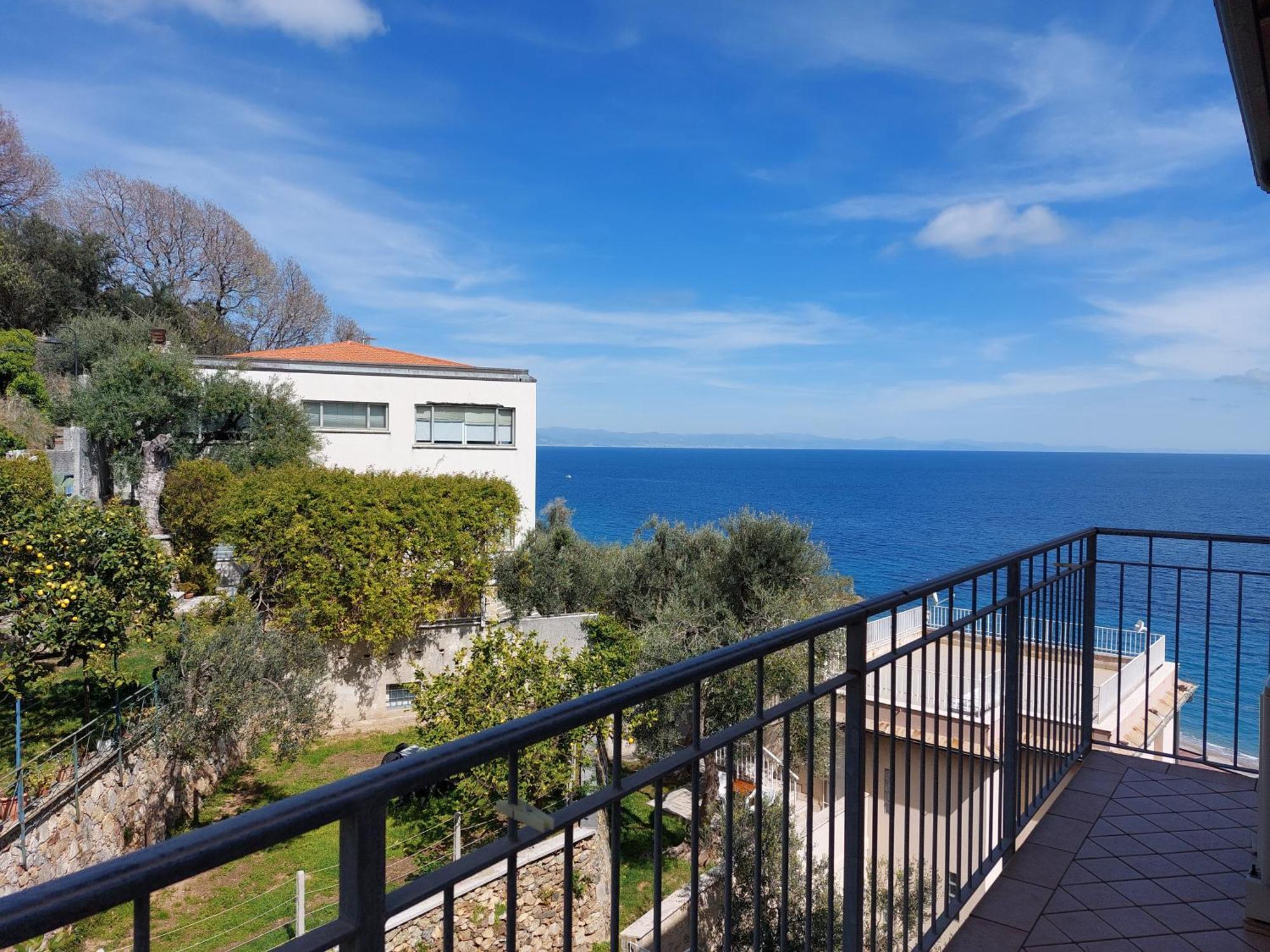 Una Finestra Sul Mare Home 1 Bergeggi Luaran gambar